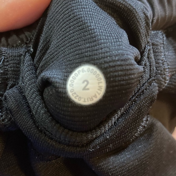 FLAWED Lululemon🍋 Black Hotty Hot Shorts Women’s Size 2 - Picture 7 of 8